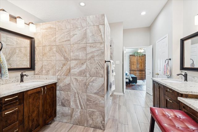 1211 Woodchase Drive, Pearland, TX 77581