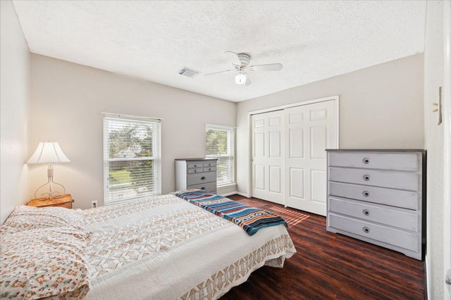 1211 Woodchase Drive, Pearland, TX 77581