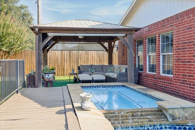 1211 Woodchase Drive, Pearland, TX 77581