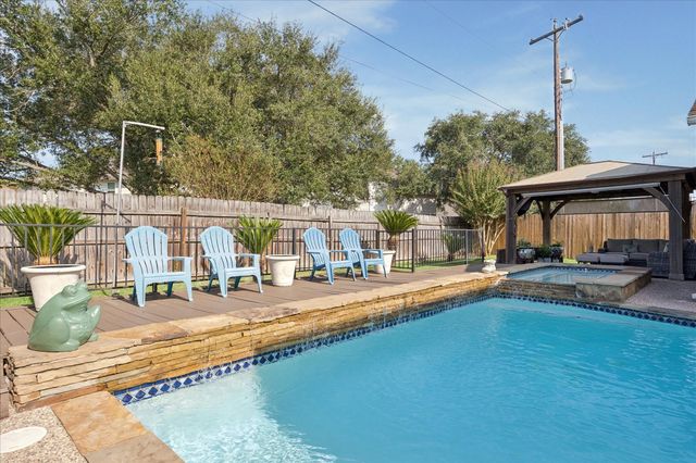 1211 Woodchase Drive, Pearland, TX 77581