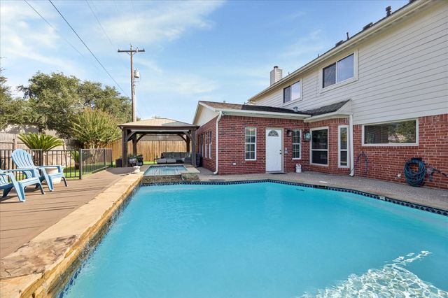 1211 Woodchase Drive, Pearland, TX 77581