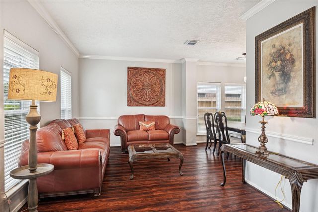 1211 Woodchase Drive, Pearland, TX 77581