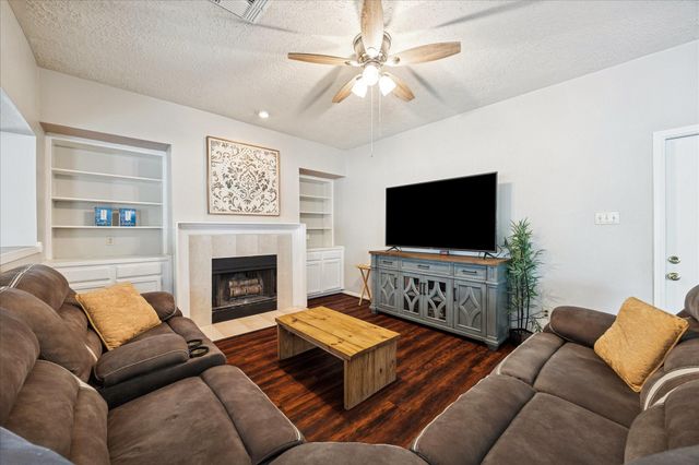 1211 Woodchase Drive, Pearland, TX 77581