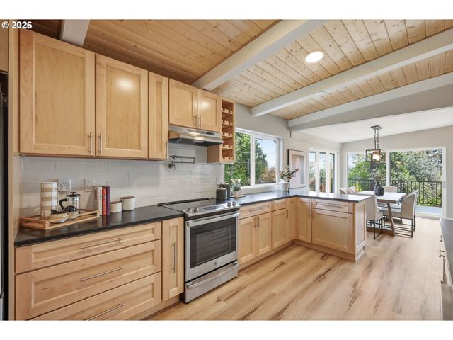 3021 WHITBECK Blvd, Eugene, OR 97405