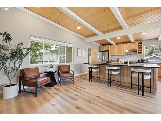 3021 WHITBECK Blvd, Eugene, OR 97405