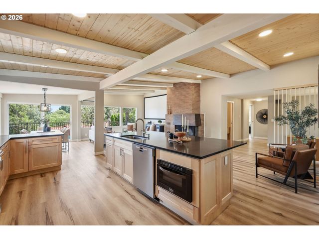 3021 WHITBECK Blvd, Eugene, OR 97405