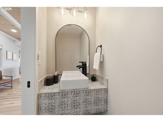 3021 WHITBECK Blvd, Eugene, OR 97405