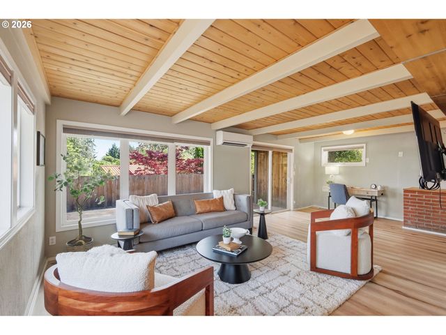 3021 WHITBECK Blvd, Eugene, OR 97405