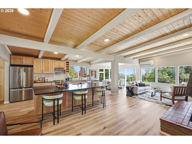 3021 WHITBECK Blvd, Eugene, OR 97405