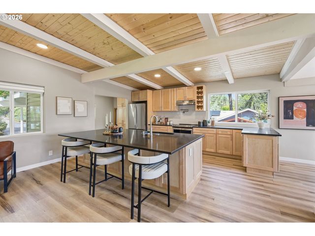 3021 WHITBECK Blvd, Eugene, OR 97405