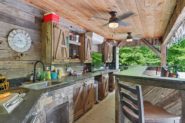 522 Fred Amos Road, Murphy, NC 28906