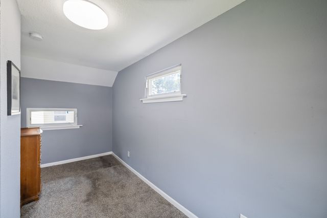 1901 E 23rd Street, Des Moines, IA 50317