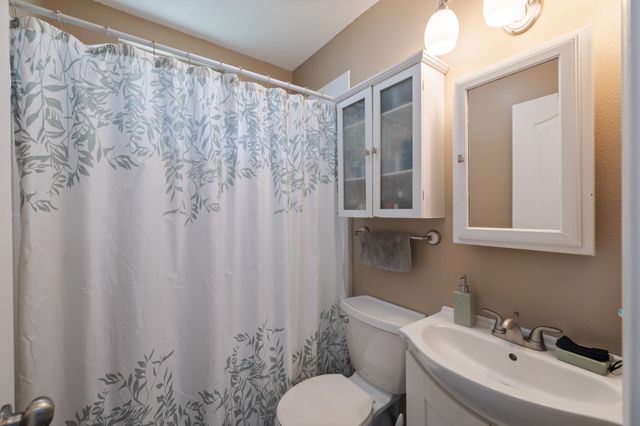 1901 E 23rd Street, Des Moines, IA 50317