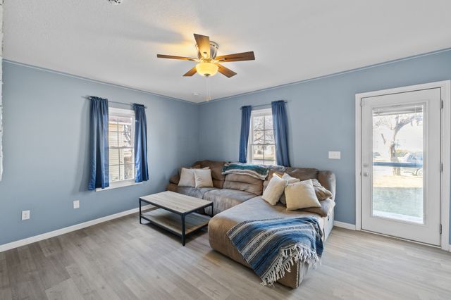 1901 E 23rd Street, Des Moines, IA 50317