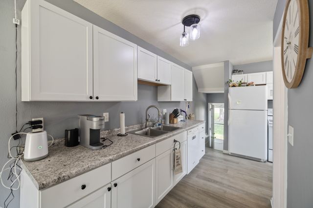 1901 E 23rd Street, Des Moines, IA 50317