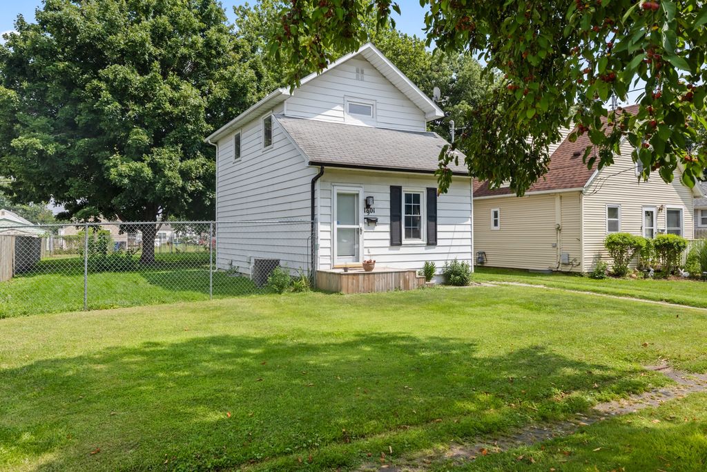 1901 E 23rd Street, Des Moines, IA 50317