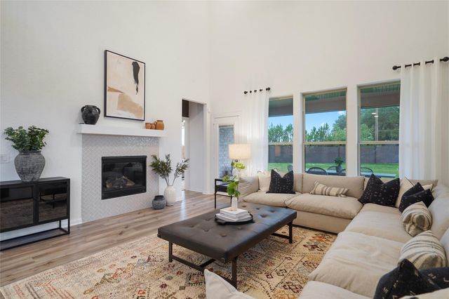 556 Ruby Bend Drive, Montgomery, TX 77356