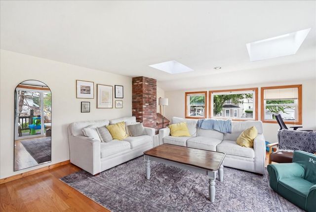152 Davis St, Quincy, MA 02170