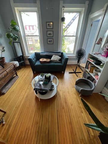 2239 W 18th Place 2R, Chicago, IL 60608