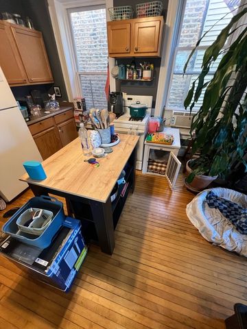 2239 W 18th Place 2R, Chicago, IL 60608