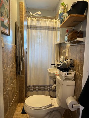 2239 W 18th Place 2R, Chicago, IL 60608