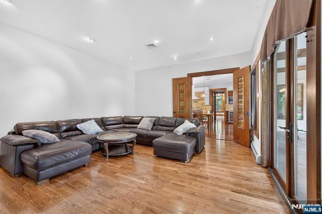 296 Durie Avenue, Closter, NJ 07624