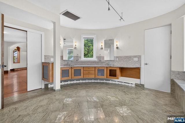 296 Durie Avenue, Closter, NJ 07624