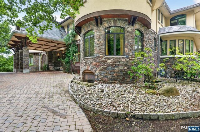 296 Durie Avenue, Closter, NJ 07624