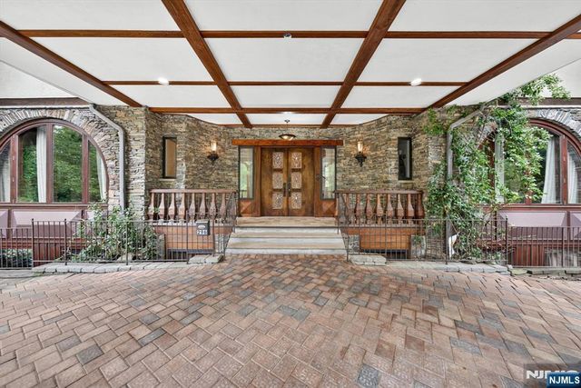 296 Durie Avenue, Closter, NJ 07624