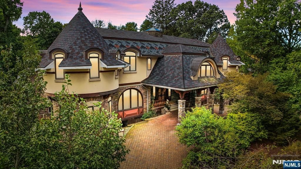 296 Durie Avenue, Closter, NJ 07624