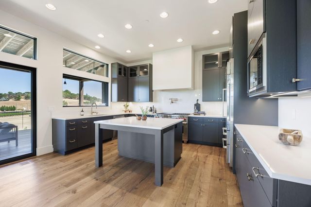 15 Vineyard View Circle, Medford, OR 97501