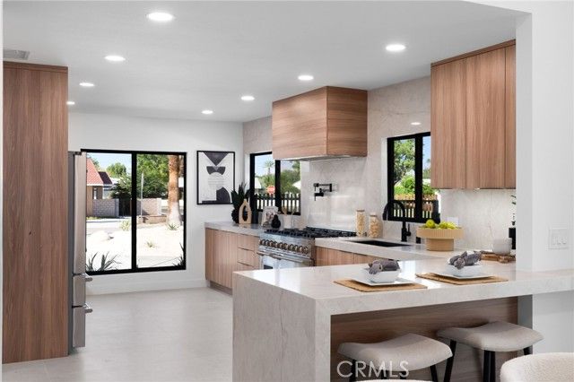 1975 E Mark Leslie, Palm Springs, CA 92264