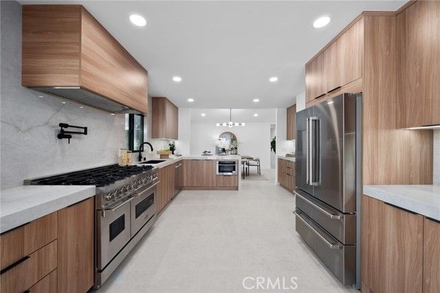 1975 E Mark Leslie, Palm Springs, CA 92264