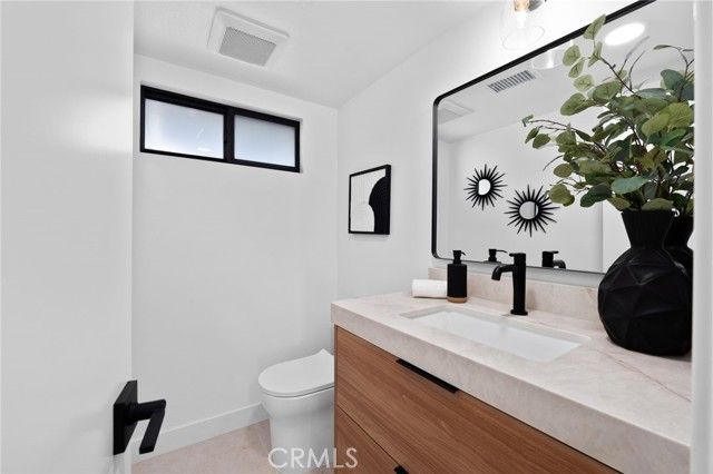 1975 E Mark Leslie, Palm Springs, CA 92264