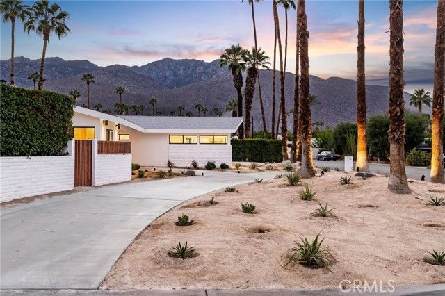 1975 E Mark Leslie, Palm Springs, CA 92264