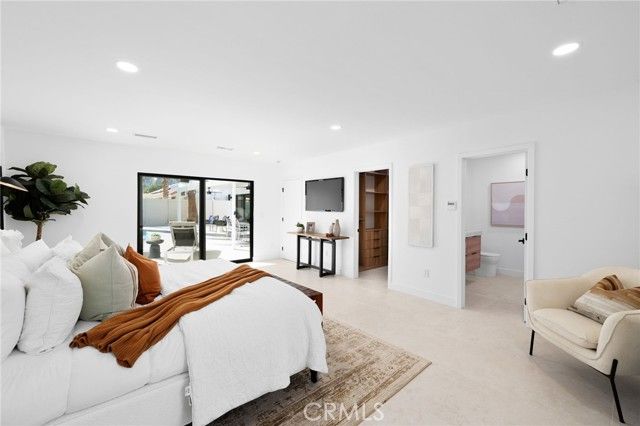 1975 E Mark Leslie, Palm Springs, CA 92264