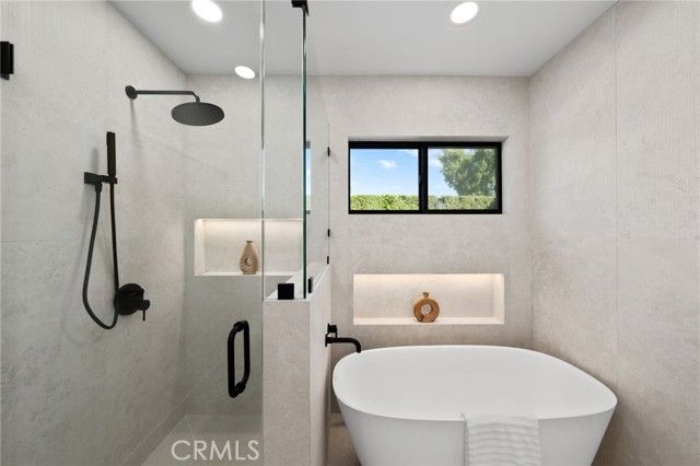 1975 E Mark Leslie, Palm Springs, CA 92264