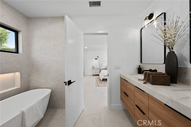 1975 E Mark Leslie, Palm Springs, CA 92264