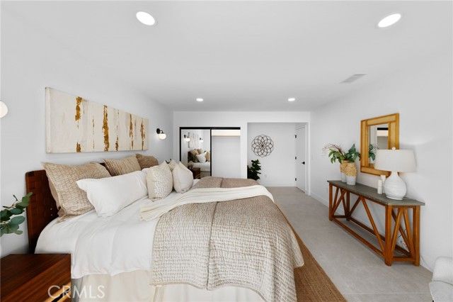 1975 E Mark Leslie, Palm Springs, CA 92264