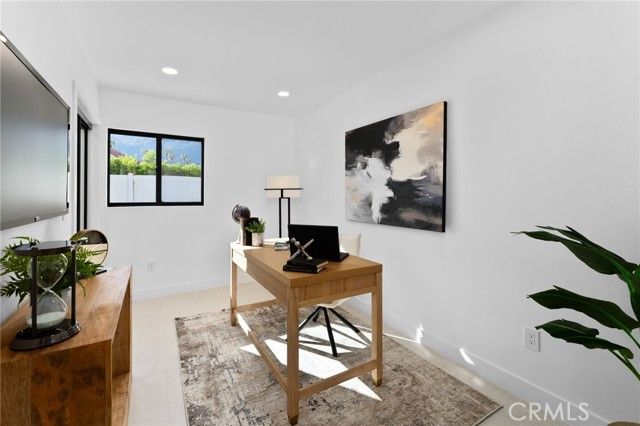 1975 E Mark Leslie, Palm Springs, CA 92264