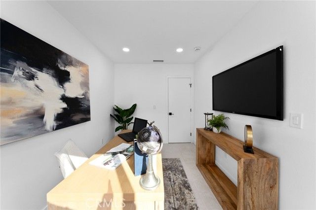 1975 E Mark Leslie, Palm Springs, CA 92264