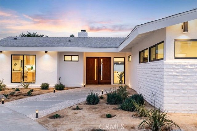 1975 E Mark Leslie, Palm Springs, CA 92264