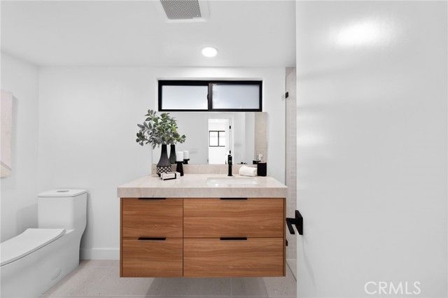 1975 E Mark Leslie, Palm Springs, CA 92264