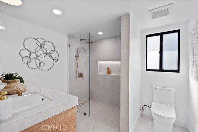 1975 E Mark Leslie, Palm Springs, CA 92264