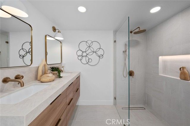 1975 E Mark Leslie, Palm Springs, CA 92264