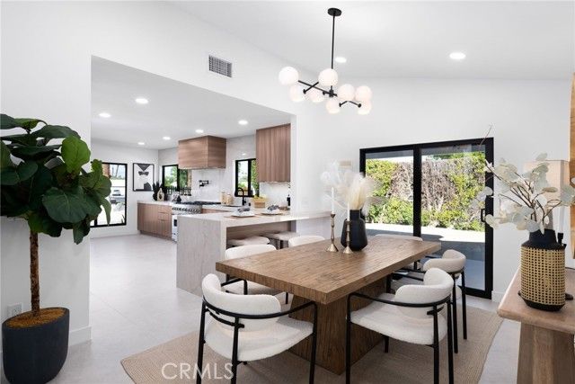 1975 E Mark Leslie, Palm Springs, CA 92264