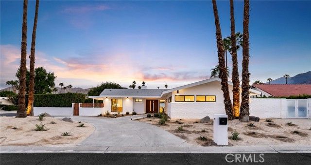1975 E Mark Leslie, Palm Springs, CA 92264