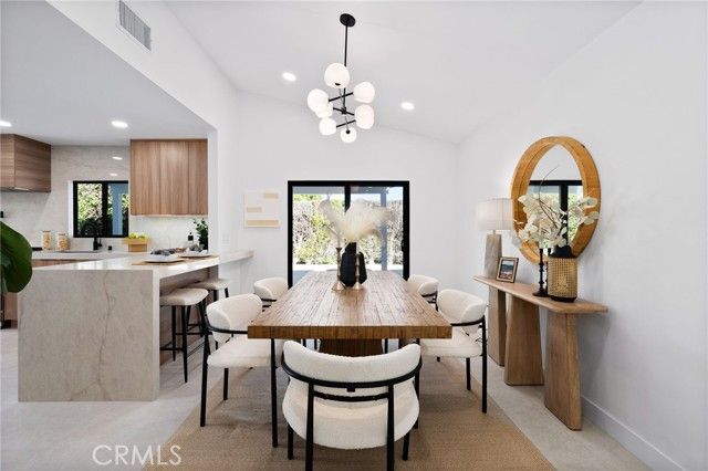 1975 E Mark Leslie, Palm Springs, CA 92264