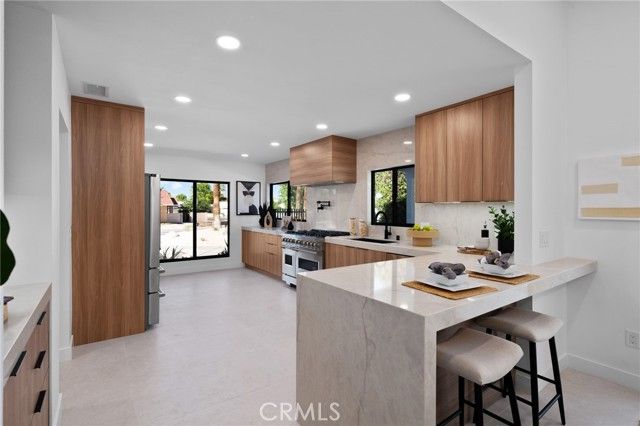 1975 E Mark Leslie, Palm Springs, CA 92264