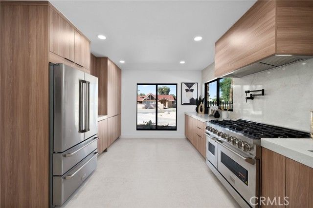 1975 E Mark Leslie, Palm Springs, CA 92264